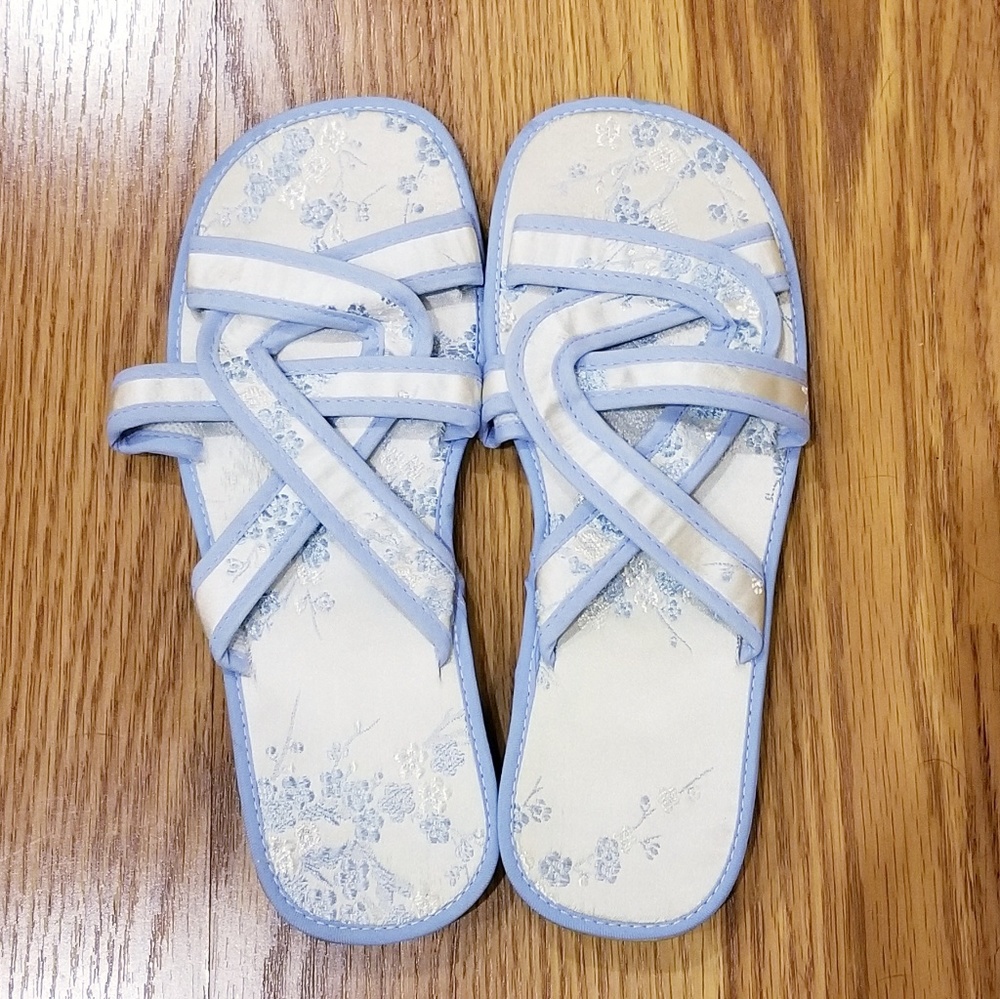 Chinese sandals/slippers